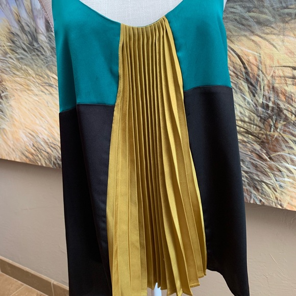 Beautiful cocktail top super silky soft SZ LG spaghetti straps, accordion front - Picture 4 of 10